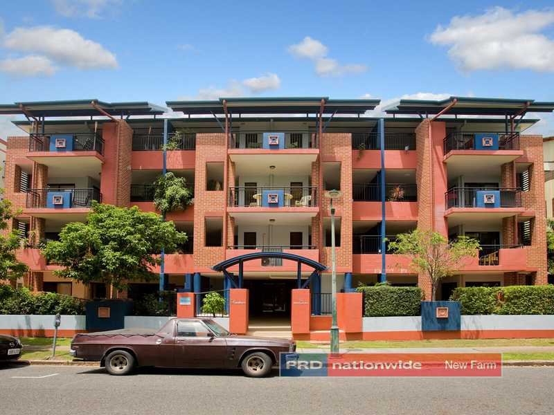 9 Newstead Avenue, Newstead, Qld 4006 Property Details