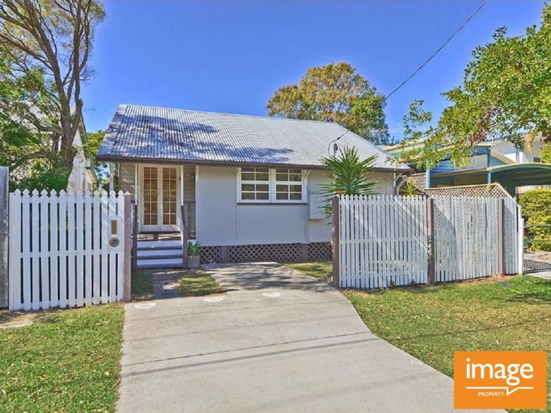 18 Donald Street, Woody Point, QLD 4019