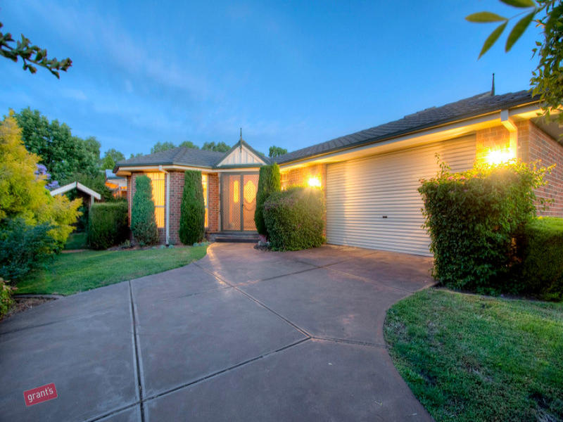 102 Earlsfield Drive, Berwick, Vic 3806 Property Details