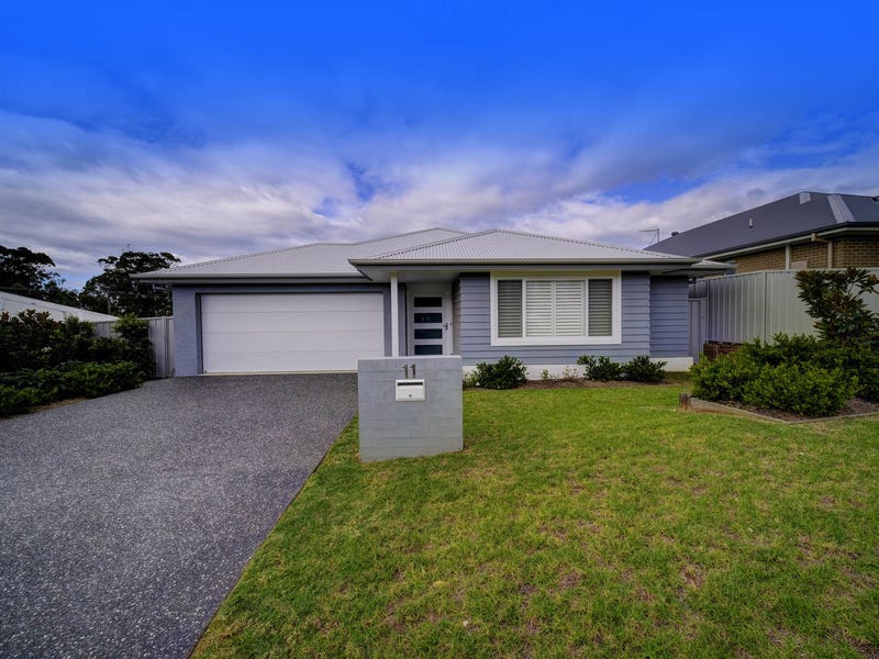 11 Hillside Terrace, Black Head, NSW 2430