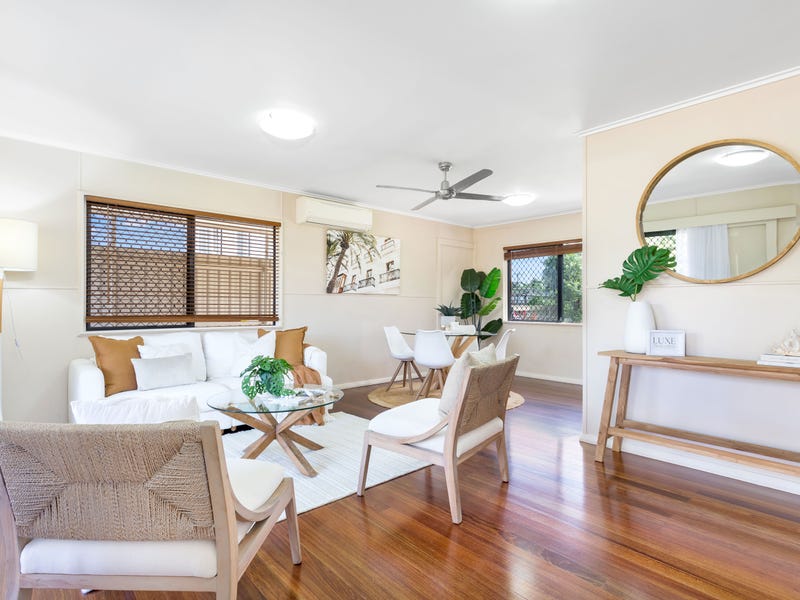 12 Kingsford Street, Mooroobool, QLD 4870