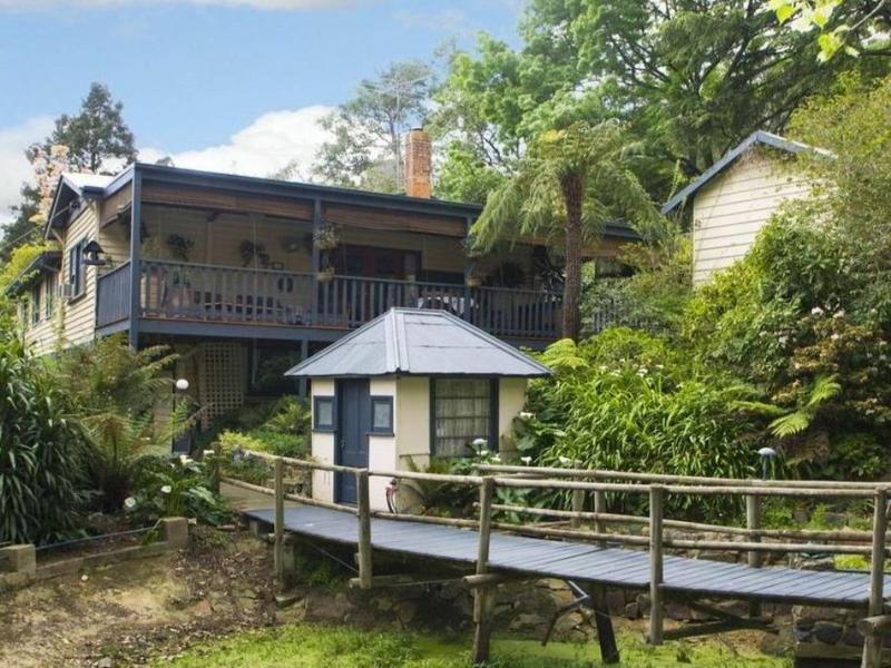 42 BROWNS ROAD, Montrose, Vic 3765 Property Details