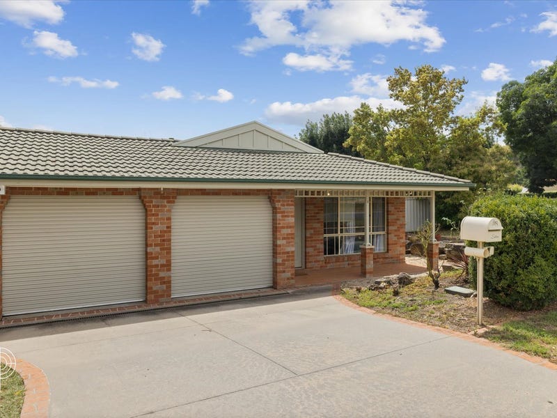 1 Thomas Royal Gardens, Queanbeyan East, NSW 2620