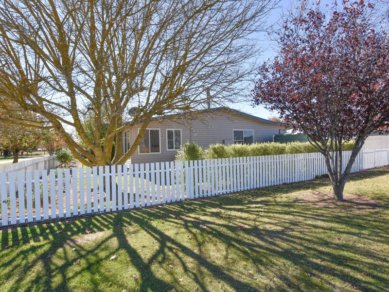 11 Chapman Street, Spring Hill, NSW 2800