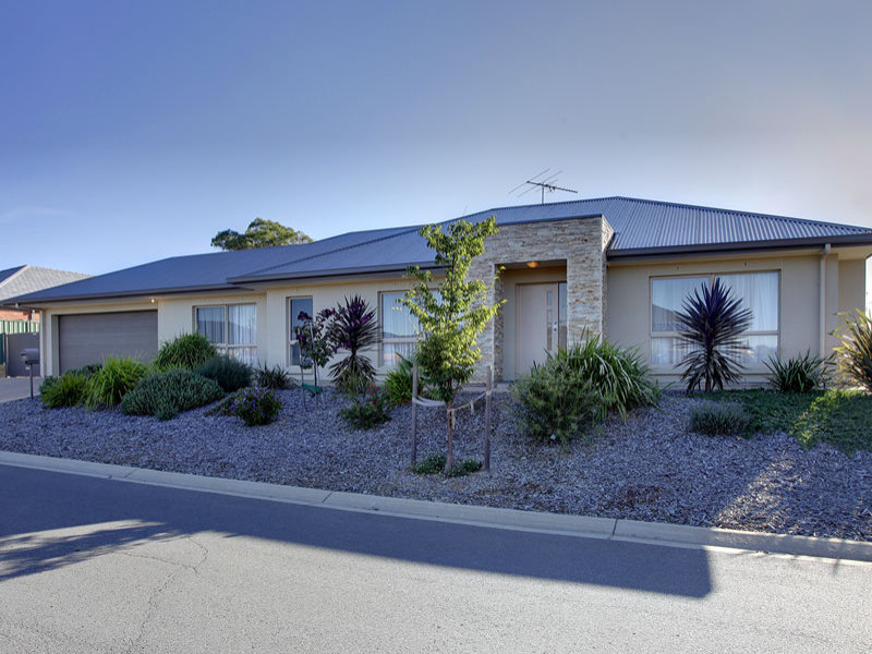 66 Barton Circuit Mount Barker SA 5251 realestate .au