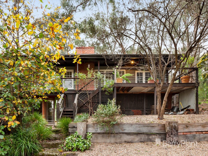 105 Arthurs Creek Road, Hurstbridge, Vic 3099 Property Details