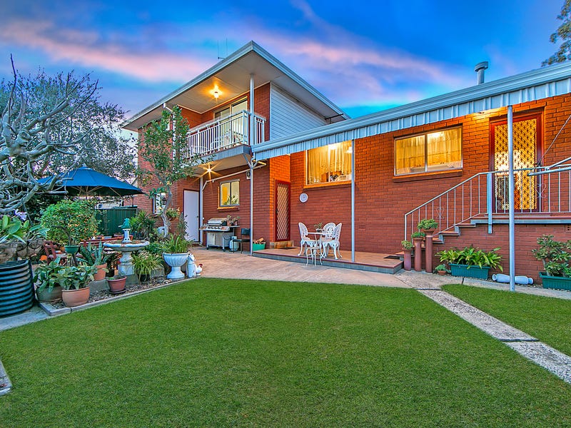 8 Ayres Cres, Hall, NSW 2198