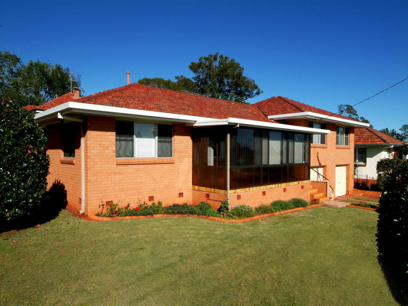 2 DUNMORE STREET, Toowoomba, Qld 4350 Property Details