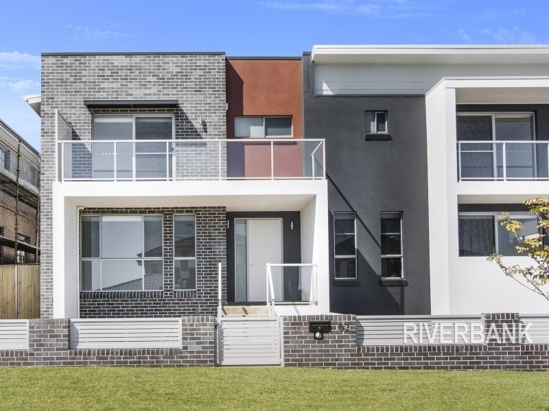 62 Rowe Drive, Potts Hill, NSW 2143