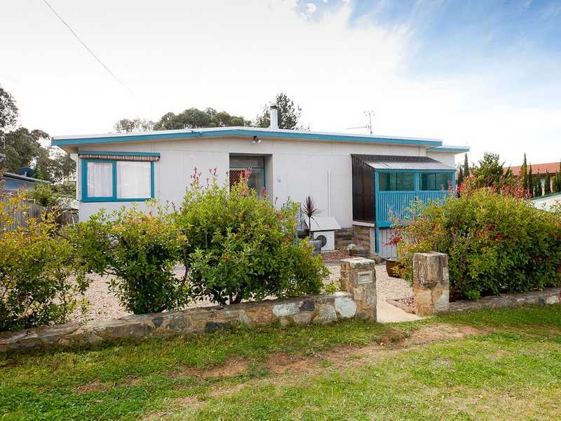 16 Gilmore Place, Queanbeyan West, NSW 2620