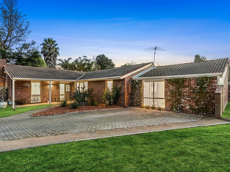 44 Deanswood Drive, Somerville, VIC 3912