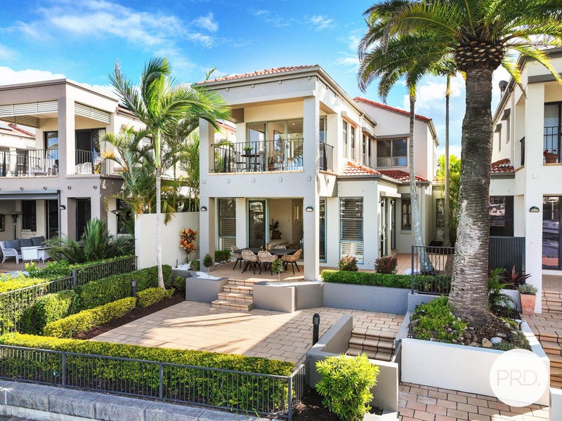 1522 Riverdale Drive, Hope Island, QLD 4212