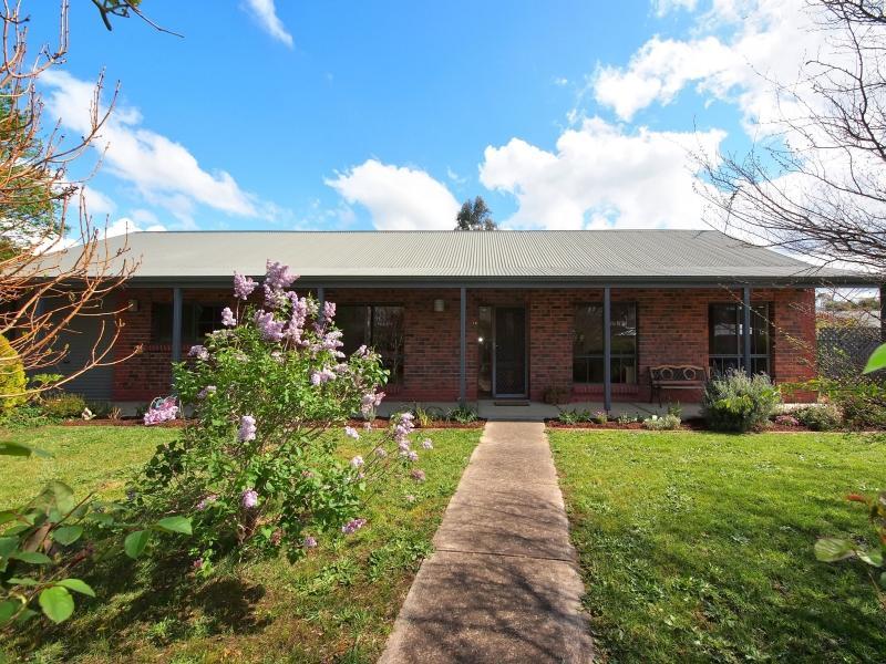 13 Oakwood Road, Oakbank, SA 5243