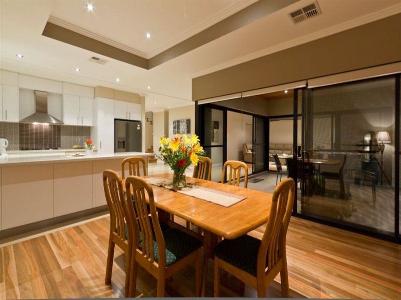 8 Bayview Terrace, Yangebup, WA 6164 Property Details