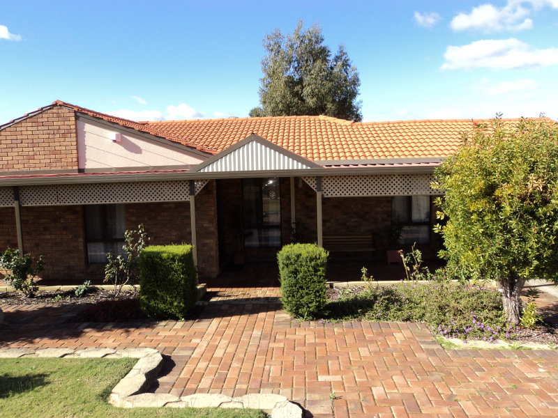 10 The Avenue, Alexander Heights, WA 6064