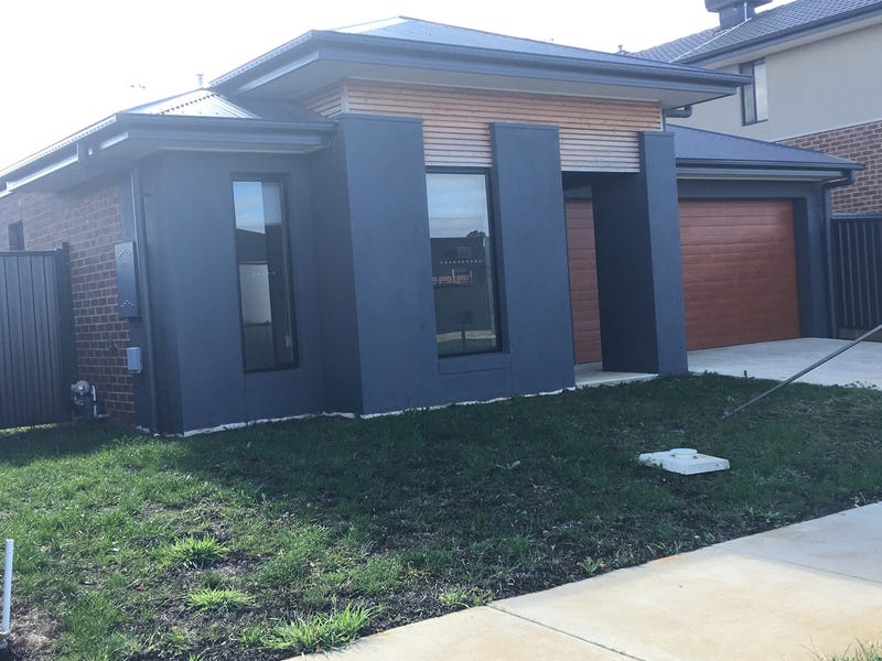 44 Cinnamon Drive, Lake Gardens, VIC 3355