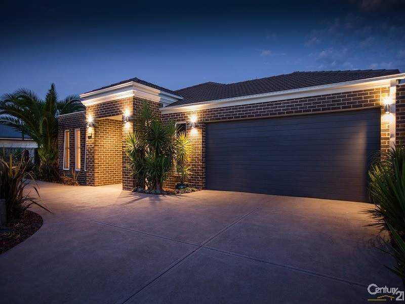 3 McAuley Avenue, Pakenham, Vic 3810 Property Details