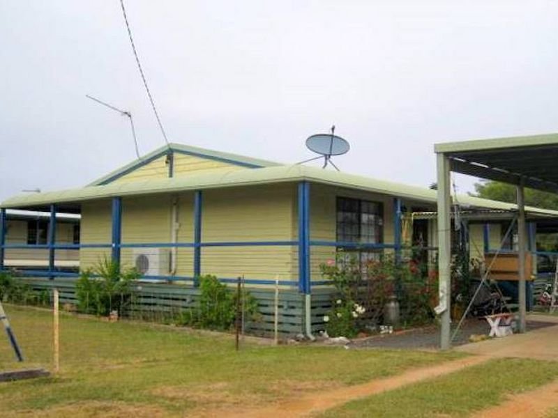 12 Bailey Street, Capella, Qld 4723