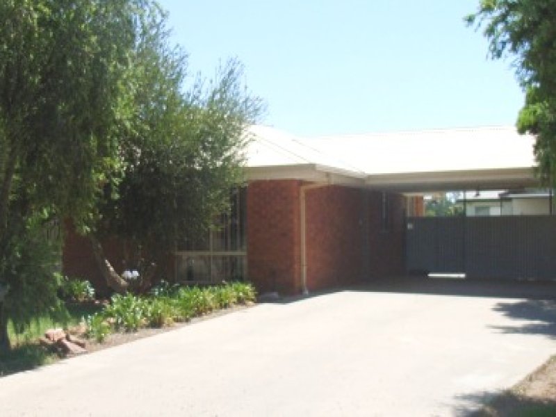 17 Chant Street, Darlington Point, NSW 2706