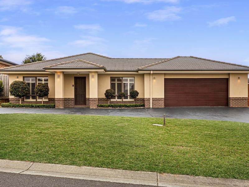 4 St Mellion Close, Sunbury, Vic 3429 House for Sale