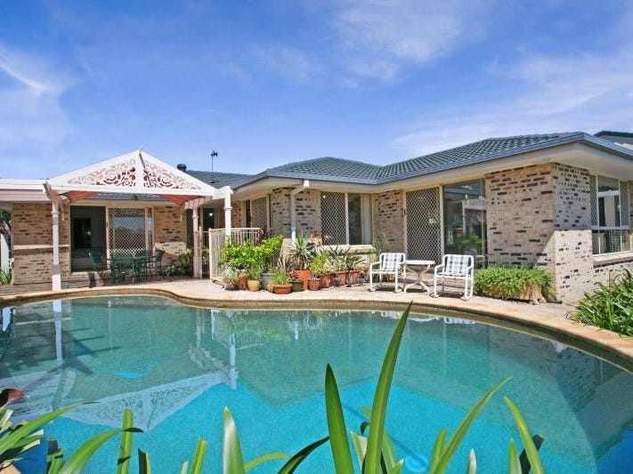 8 Cayman Drive, Clear Island Waters, QLD 4226