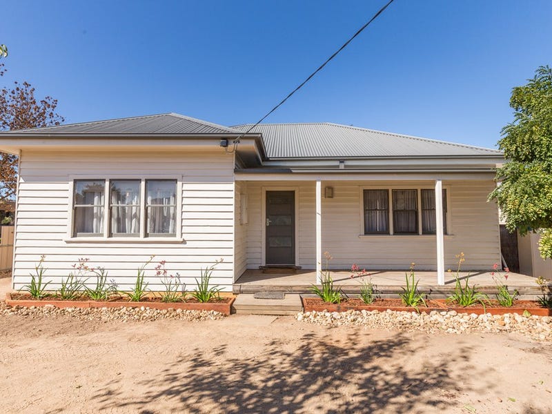 11 Robinson Street Horsham Vic 3400 Realestate Com Au