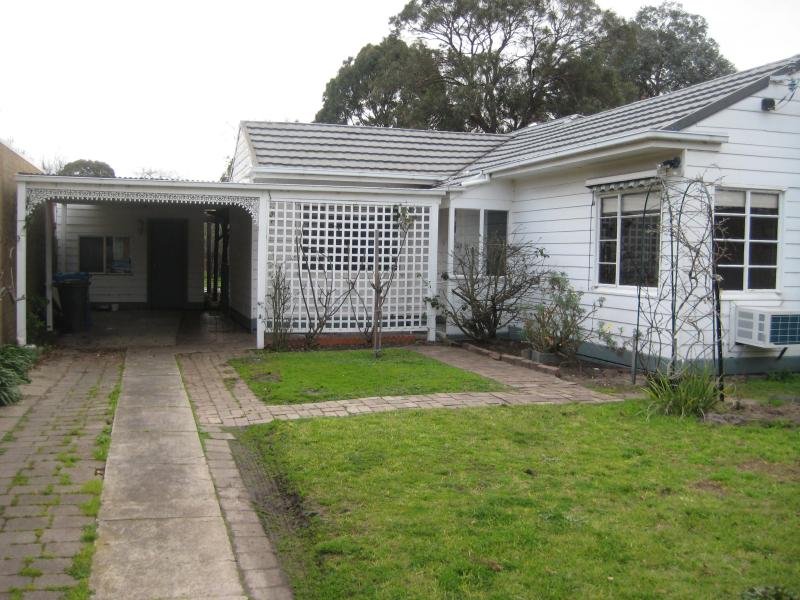 19 Raynes Park Road, Hampton, VIC 3188