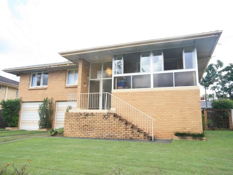 10 Bedser St, MacGregor, Qld 4109 Property Details