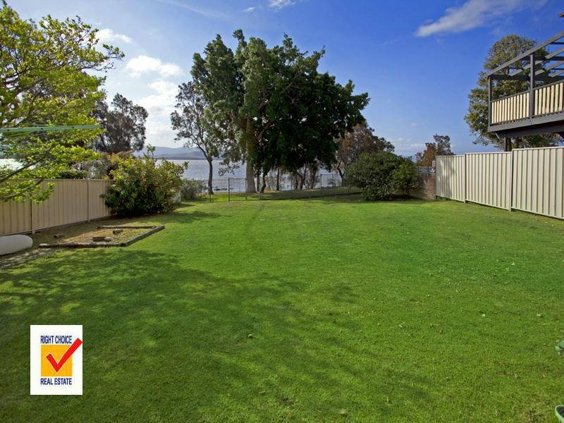 37 The Esplanade, Oak Flats, NSW 2529