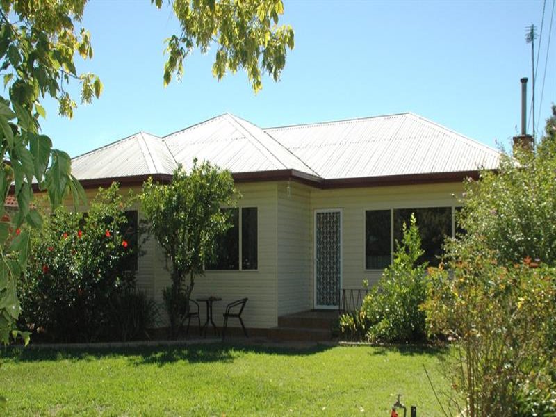 8 Strickland St, Dubbo, NSW 2830 Property Details