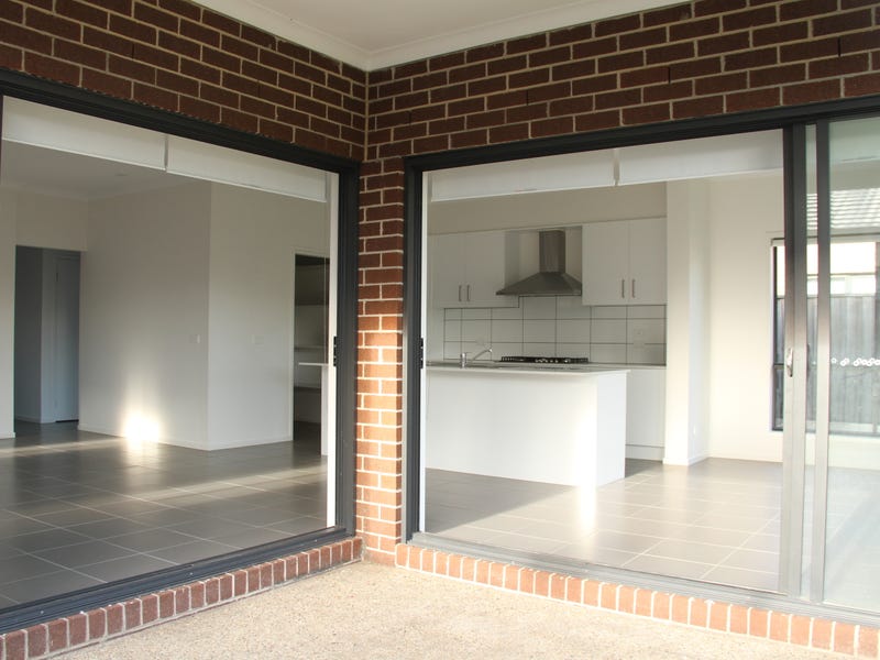 24 Riverstone Boulevard, Clyde North, VIC 3978