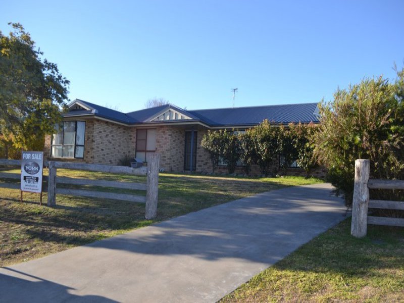 37 Stratford Drive, Wyreema, Qld 4352 Property Details