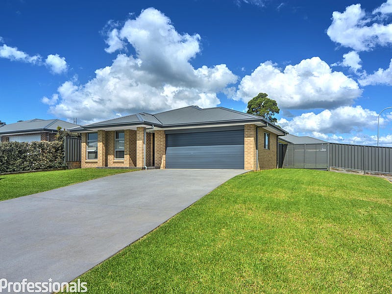 16 Wattlebird Road, South Nowra, NSW 2541