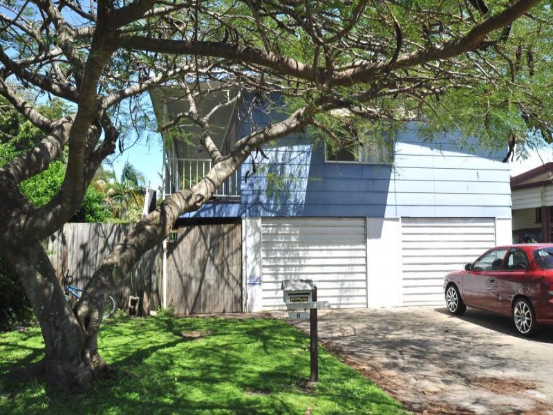 8 Plover Avenue, Paradise Point, QLD 4216