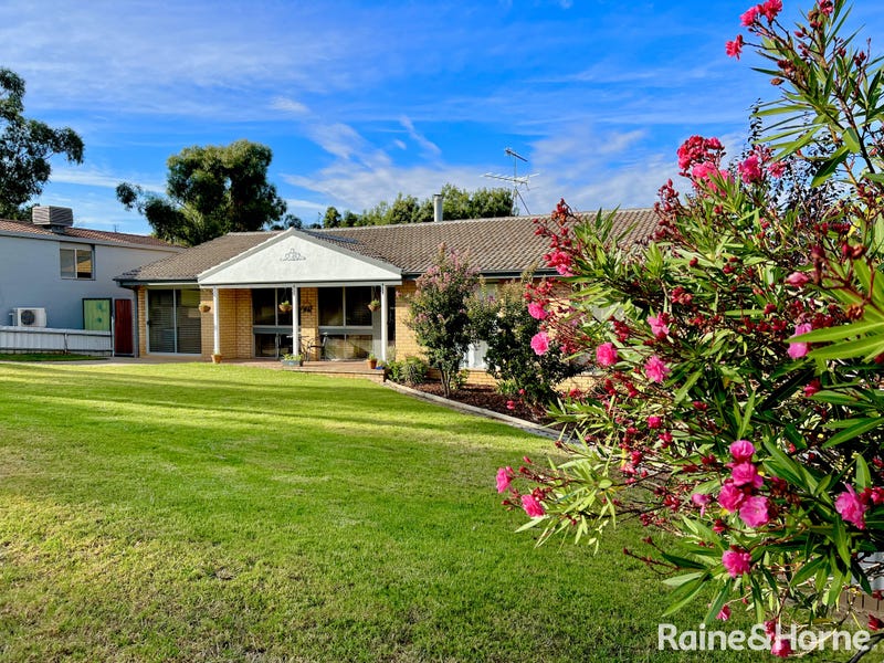 136 Edwards Street, Young, NSW 2594 Property Details