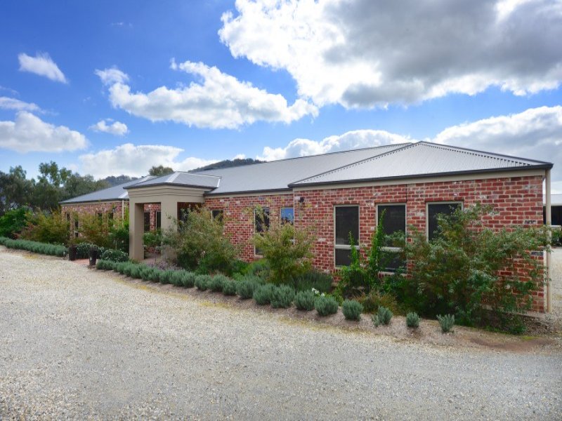 11 Riversdale Place, West Wodonga, VIC 3690