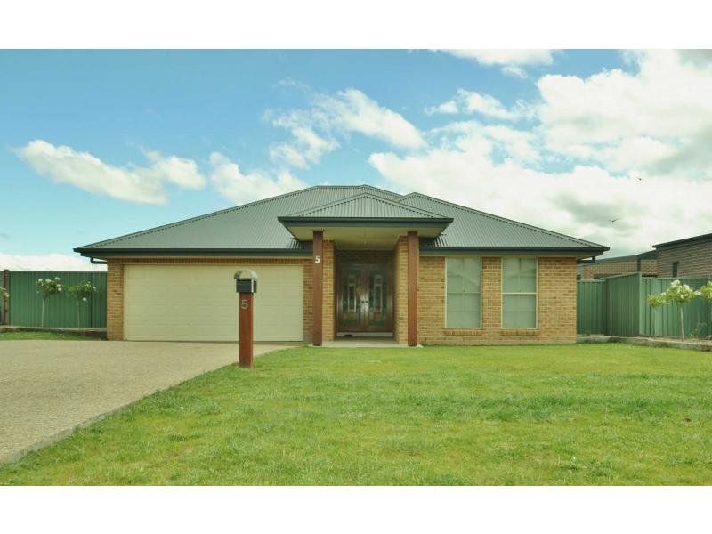 5 Shanahan Street, Elmslea Estate, Bungendore, NSW 2621 Property Details