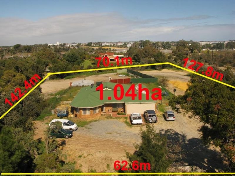 4 Leach Way, Gnangara, WA 6077 Property Details