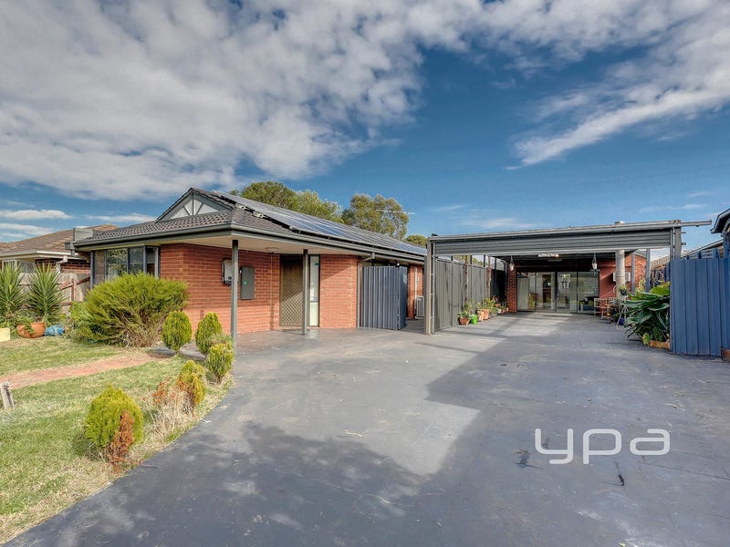 12 Reading Close, Roxburgh Park, VIC 3064 - realestate.com.au