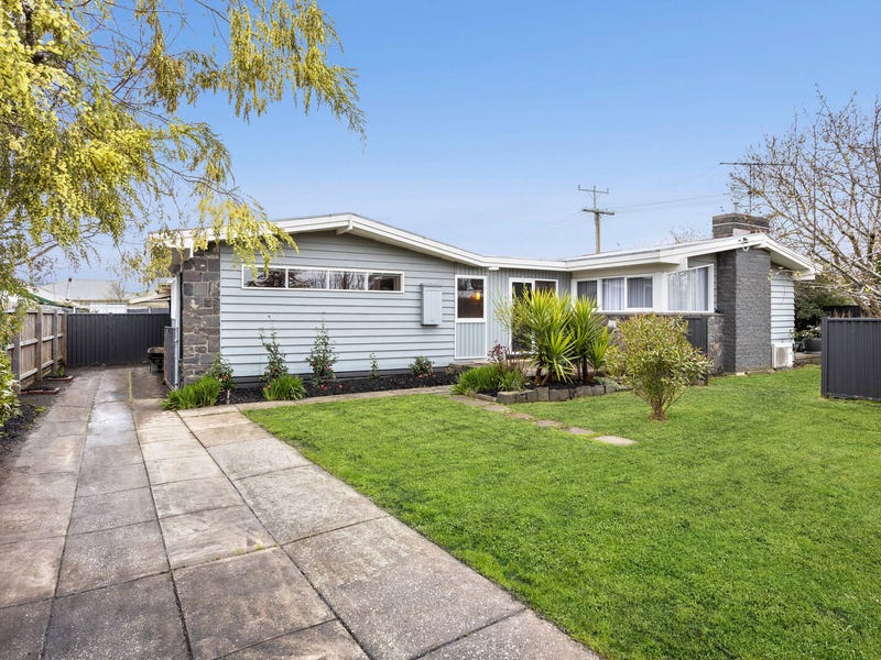 12 Howey Street, Gisborne, VIC 3437