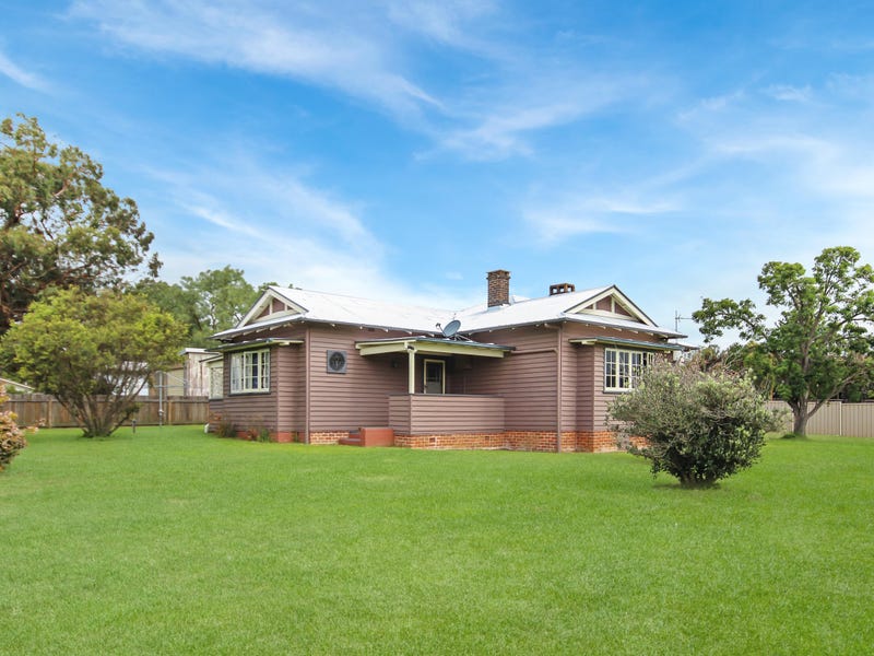 61 Clive Street, Tenterfield, NSW 2372