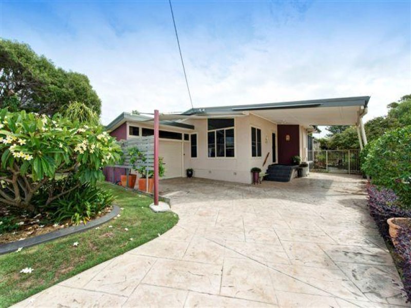 6 Caves Beach Road, Caves Beach, NSW 2281