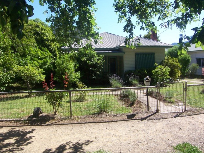 17 Delany Avenue, Bright, VIC 3741
