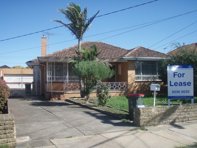 7 Chaumont Drive, Avondale Heights, VIC 3034