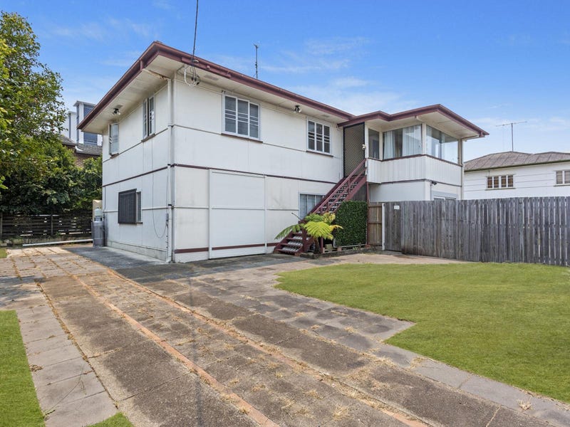 17 Central Street, Labrador, QLD 4215