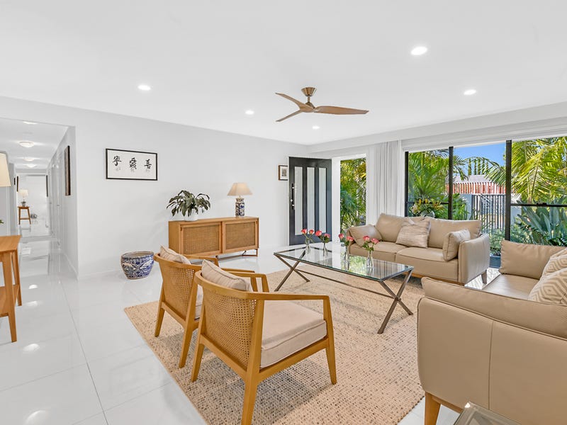 27 Lancelin Drive, Mermaid Waters, QLD 4218