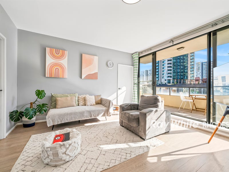 Picture of How to Create a Light & Warm Space in a North-Facing Room