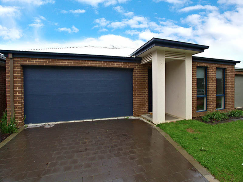 12 Walnut Way, Pakenham, Vic 3810 Property Details