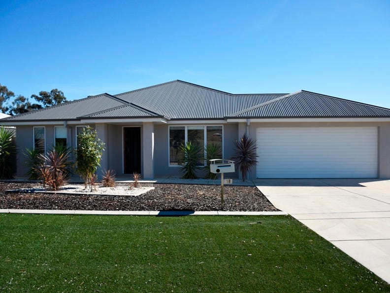 18 Barton Avenue, Lloyd, NSW 2650