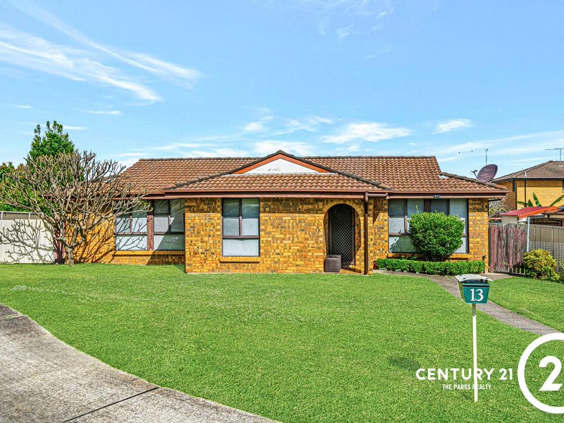 13 Lindum Place, St Johns Park, NSW 2176